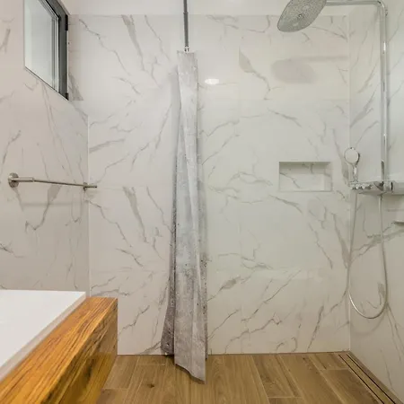 Luxury Weiss - - Heated Pool - Floor Heating In Winter - Osmosis System In Kitchen Malinska