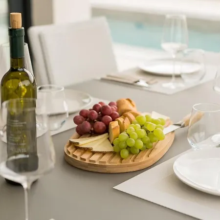 Luxury Weiss - - Heated Pool - Floor Heating In Winter - Osmosis System In Kitchen * Malinska