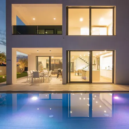 Luxury Weiss - - Heated Pool - Floor Heating In Winter - Osmosis System In Kitchen *