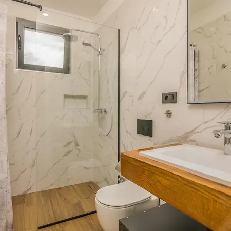 Luxury Weiss - - Heated Pool - Floor Heating In Winter - Osmosis System In Kitchen *