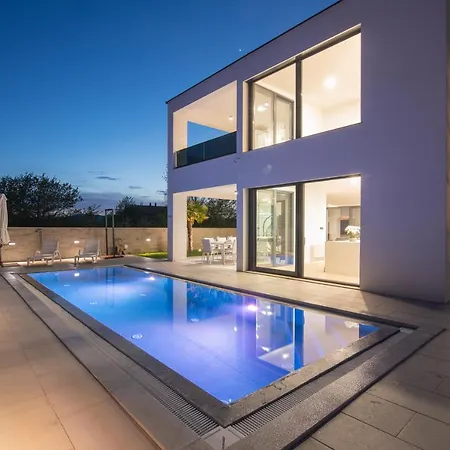 Weiss Heated Pool - Osmosis System 빌라