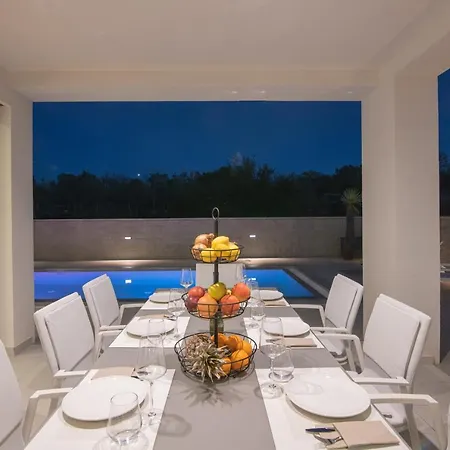 Villa Luxury Weiss - - Heated Pool - Floor Heating In Winter - Osmosis System In Kitchen Malinska