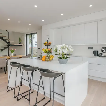 Luxury Weiss - - Heated Pool - Floor Heating In Winter - Osmosis System In Kitchen Villa