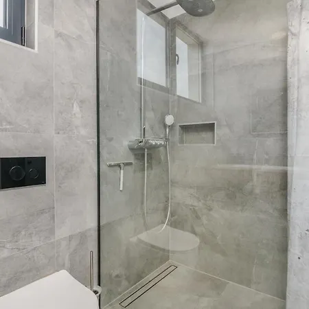 Luxury Weiss - - Heated Pool - Floor Heating In Winter - Osmosis System In Kitchen * Malinska