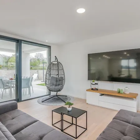 Luxury Weiss - - Heated Pool - Floor Heating In Winter - Osmosis System In Kitchen * Malinska