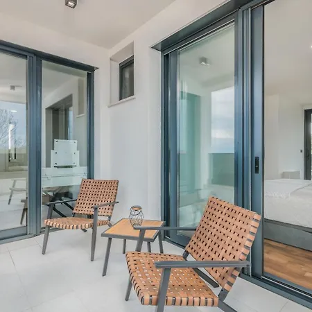 Luxury Weiss - - Heated Pool - Floor Heating In Winter - Osmosis System In Kitchen Malinska