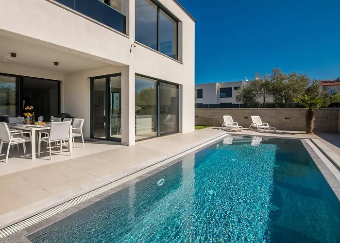 Weiss Heated Pool - Osmosis System Villa